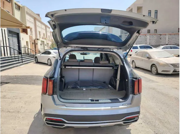 Car image 28