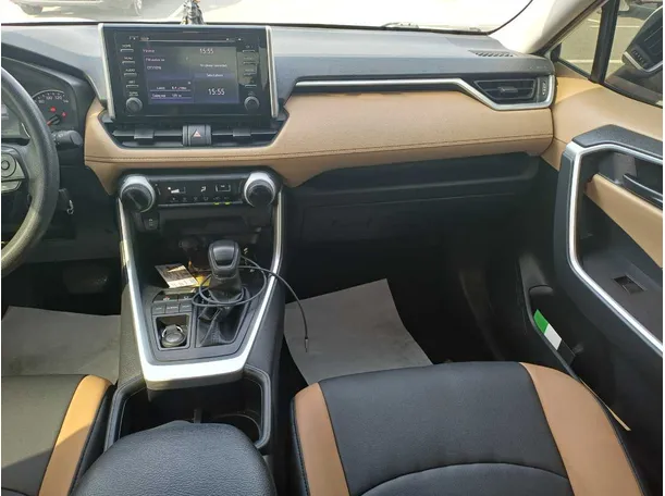 Car image 15