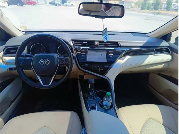 Car image 19