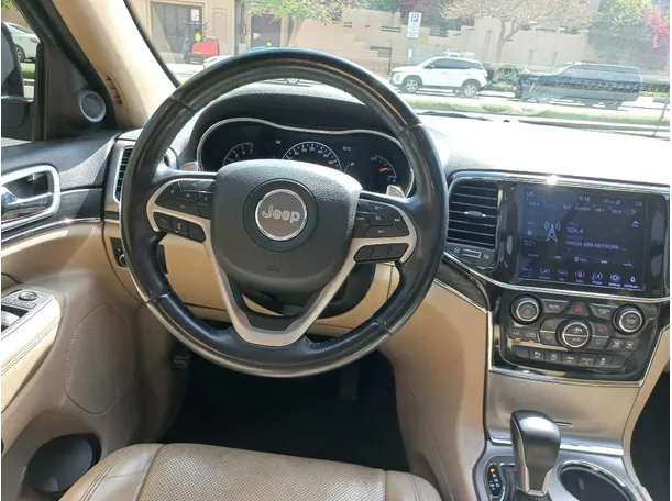 Car image 16