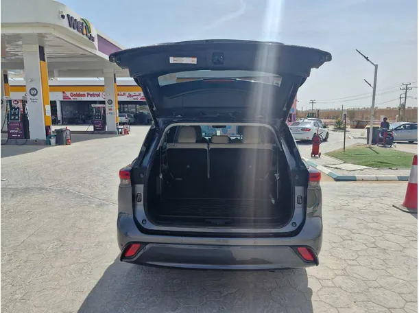 Car image 21