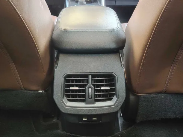 Car image 29