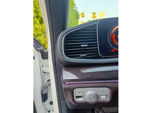 Car image 42