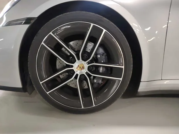 Car image 16