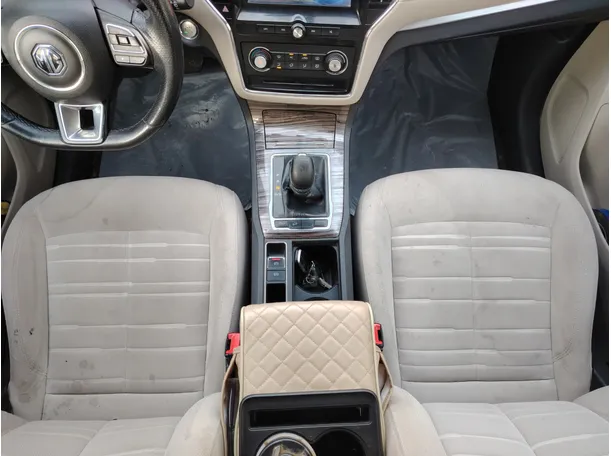 Car image 18