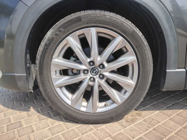 Car image 9