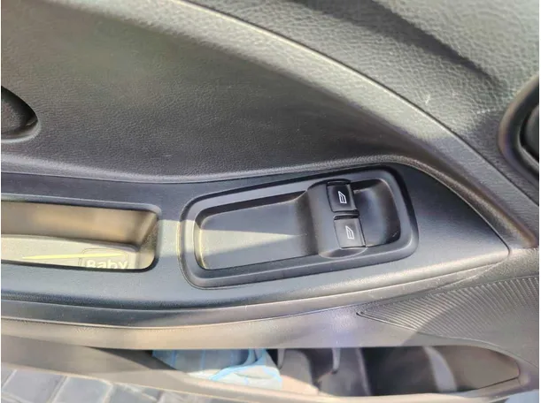 Car image 28