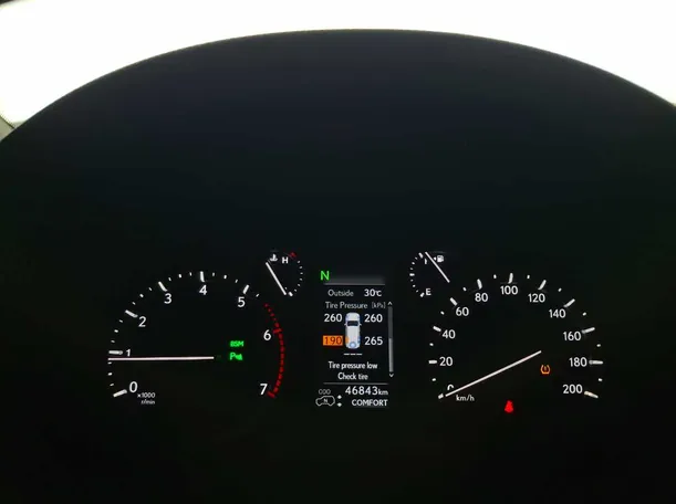 Car image 19