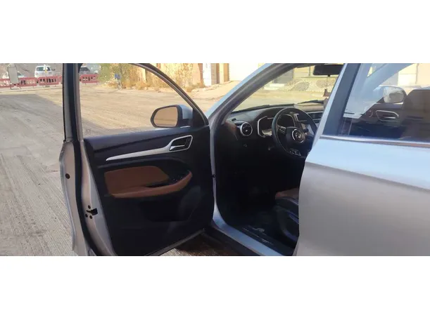 Car image 11