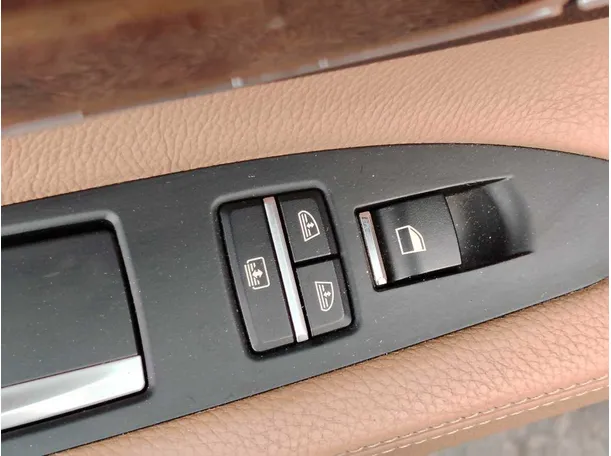 Car image 38