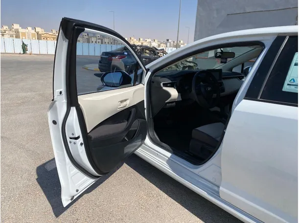 Car image 10