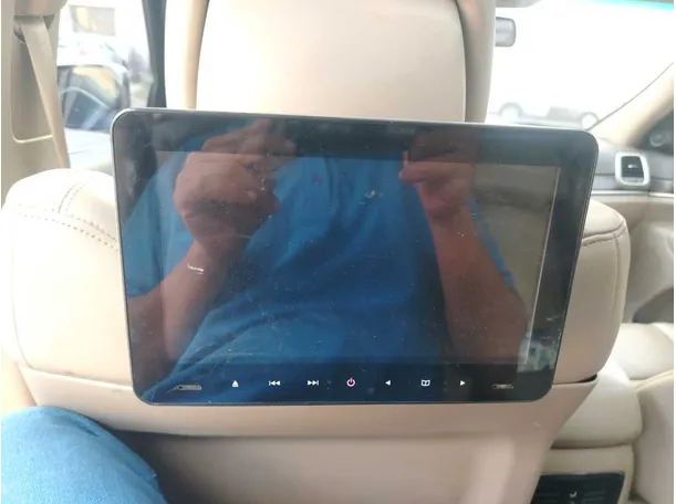 Car image 30