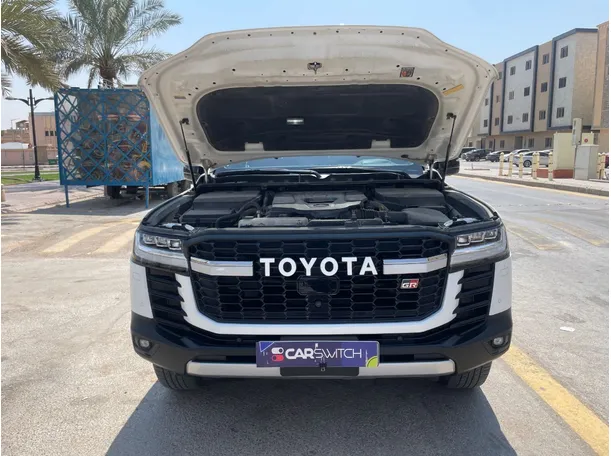 Car image 26