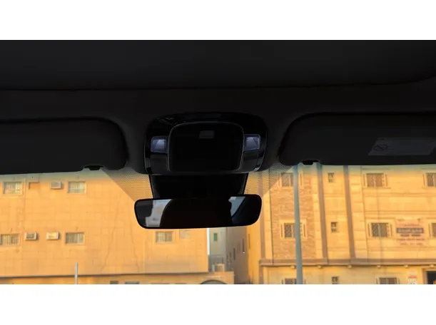 Car image 25