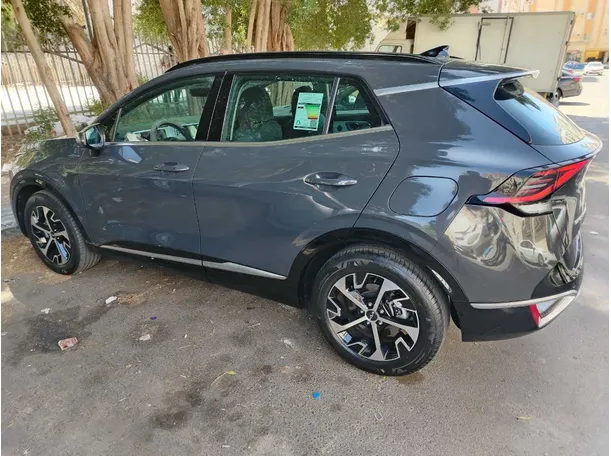 Car image 9