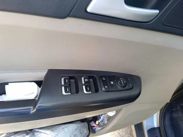 Car image 31