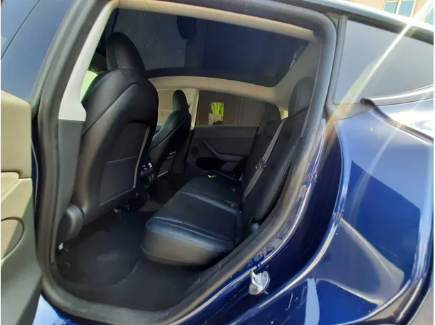 Car image 13