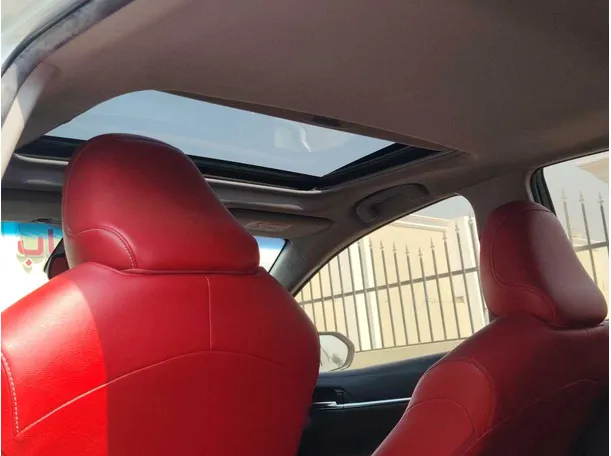 Car image 16