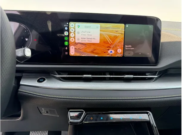 Car image 19