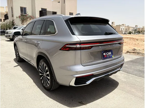 Car image 7