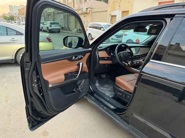 Car image 10