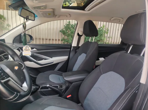 Car image 13