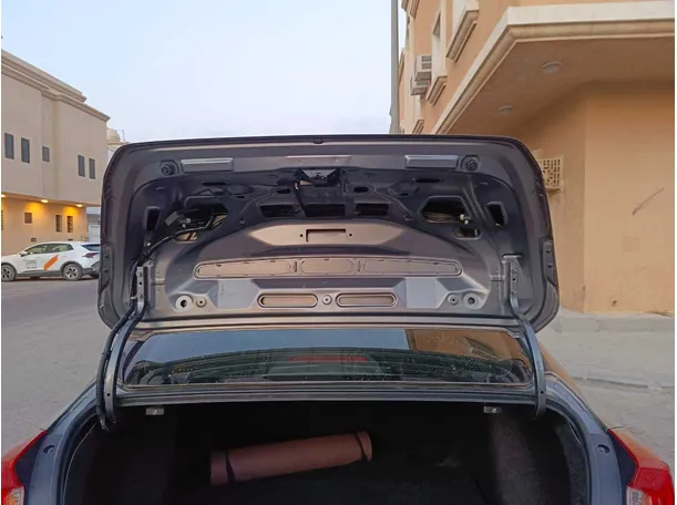 Car image 23