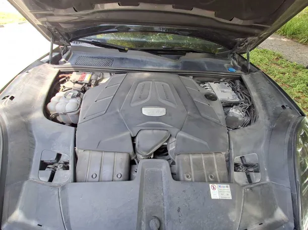 Car image 19