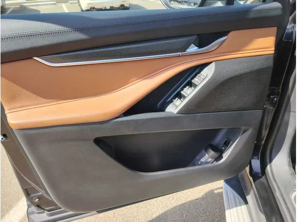 Car image 32