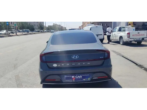 Car image 6