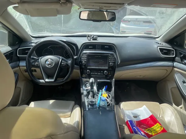 Car image 18