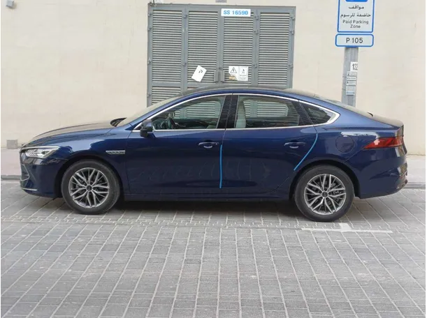 Car image 4