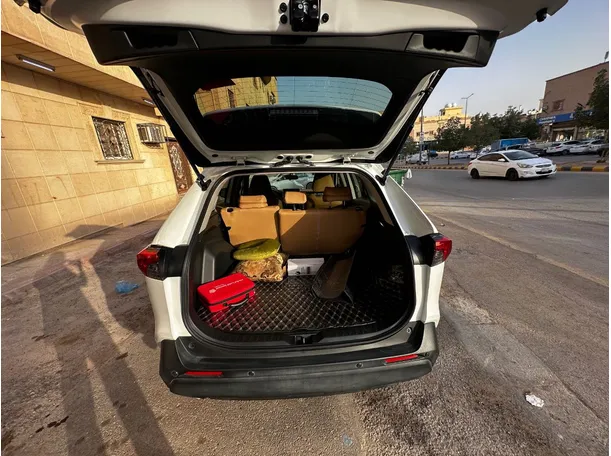 Car image 23