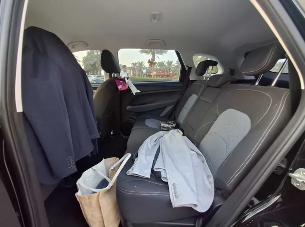 Car image 13