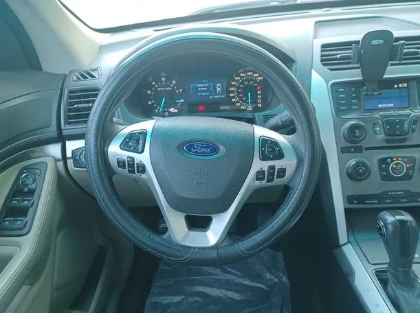 Car image 15