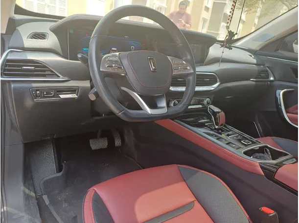 Car image 11