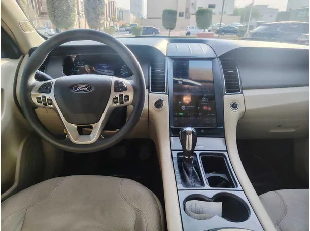Car image 18