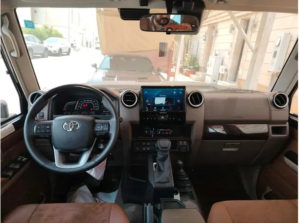 Car image 23