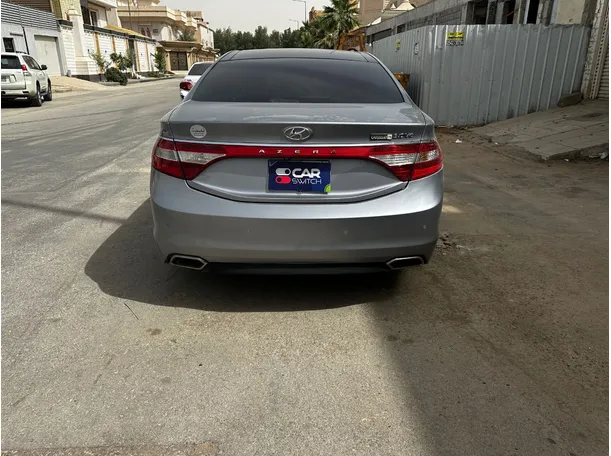 Car image 6