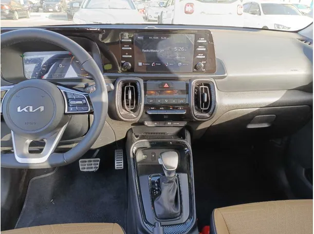 Car image 18