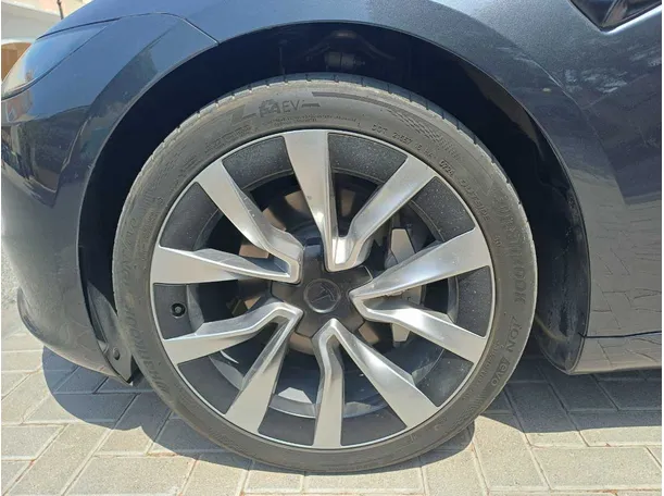 Car image 9