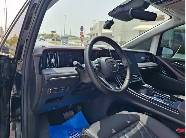 Car image 11