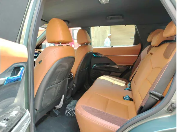 Car image 20