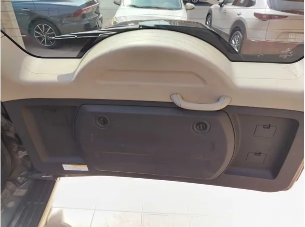 Car image 29
