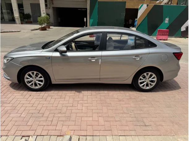 Car image 8