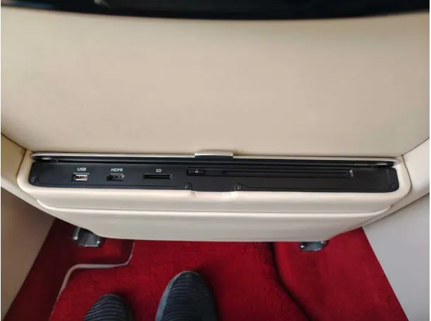 Car image 40