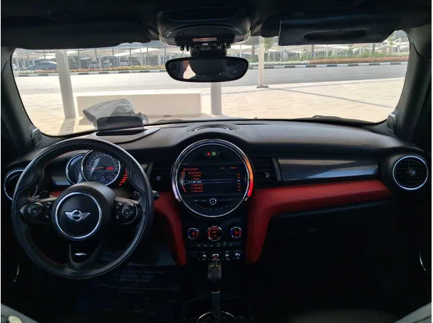 Car image 13