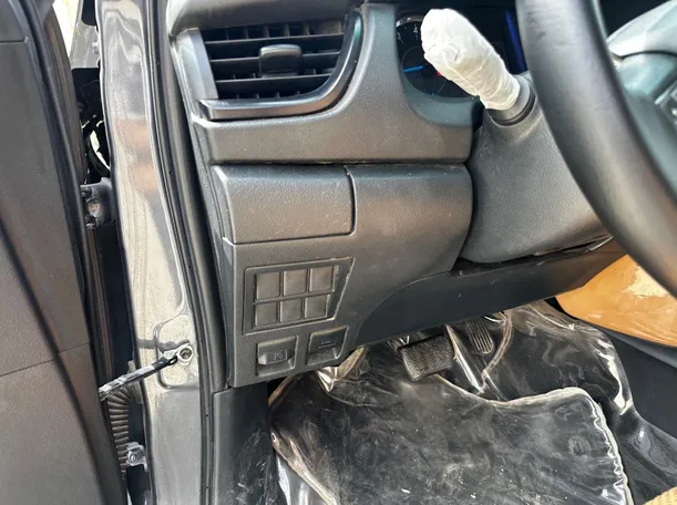 Car image 24