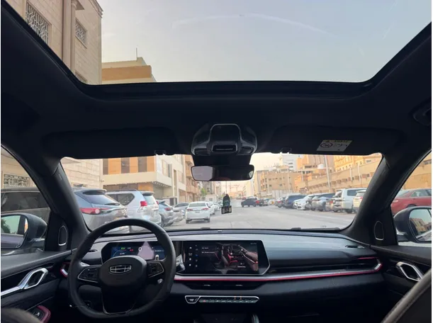 Car image 14