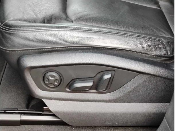 Car image 35